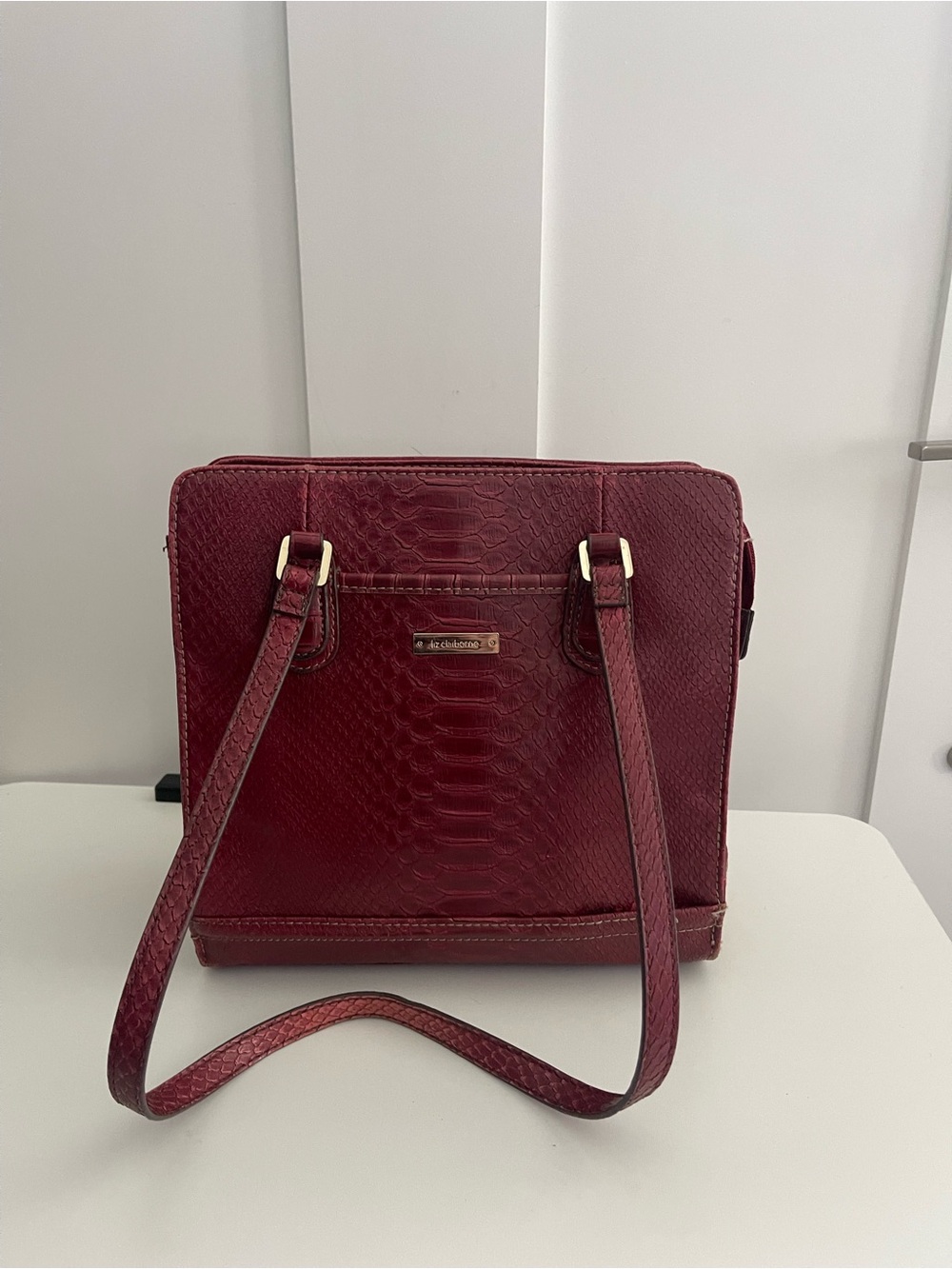 Liz Claiborne Burgundy Snakeskin Embossed Shoulder Bag Zip Magnetic Silver